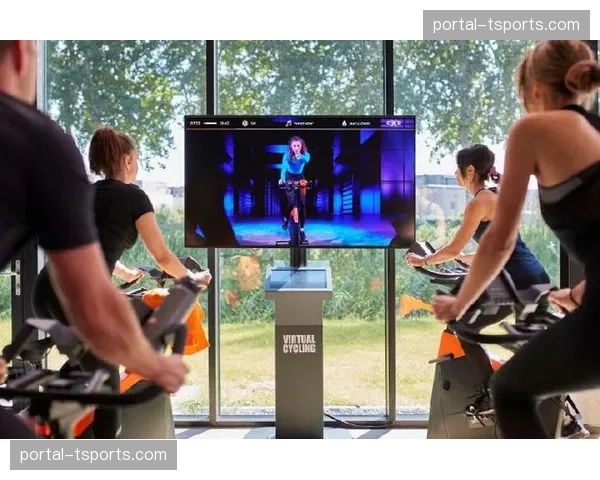 特写:波士顿社区篮球中心引入“虚拟教练”全息投影,帮助青少年进行标准化训练 特写:波士顿社区篮球中心引入“虚拟教练”全息投影,帮助青少年进行标准化训练